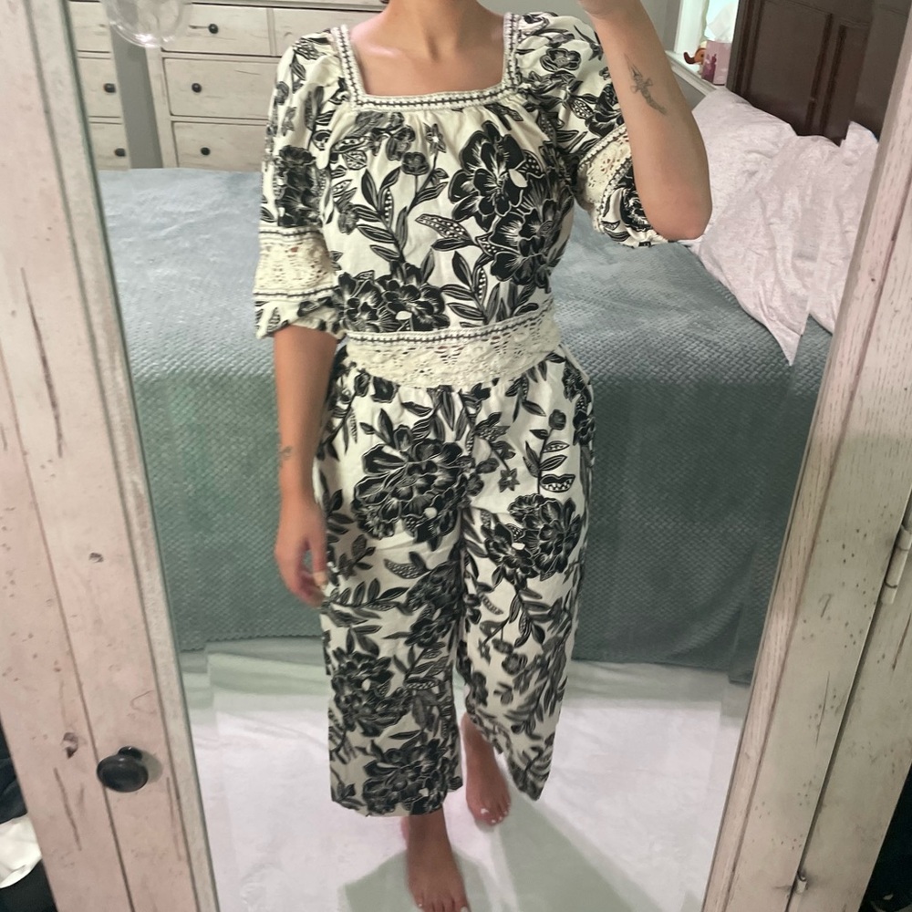 Floral Black and White Set - Picture 4 of 6